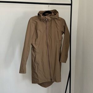 lululemon artifact rain jacket size 4 water resistant
